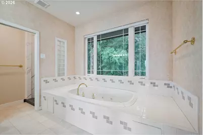 245 W St James Pl, Longview, WA 98632 - Photo 13