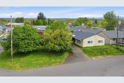 4704 NE 108th Ave, Portland, OR 97220 - Photo 3