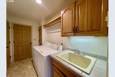 2180 Hayes St, North Bend, OR 97459 - Photo 39