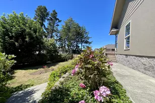 2180 Hayes St, North Bend, OR 97459 - Photo 43
