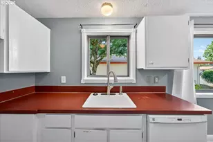 14996 SE Caruthers Ct, Portland, OR 97233 - Photo 13