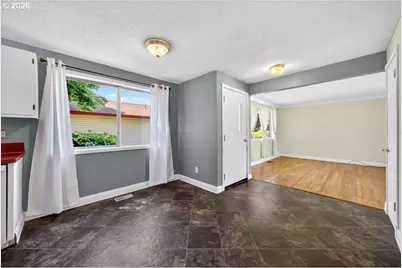14996 SE Caruthers Ct, Portland, OR 97233 - Photo 9