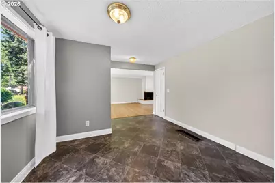14996 SE Caruthers Ct, Portland, OR 97233 - Photo 11