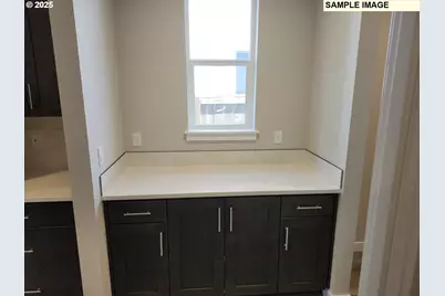 717 Magnolia Ave, Woodburn, OR 97071 - Photo 3