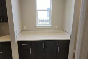 717 Magnolia Ave, Woodburn, OR 97071 - Photo 3