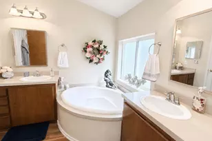 4055 Royal Ave, Eugene, OR 97402 - Photo 13