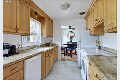 415 NE 116th Pl, Portland, OR 97220 - Photo 9