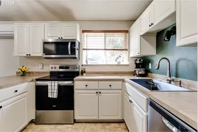 549 Gilfry Ave, Creswell, OR 97426 - Photo 17