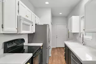 8165 NE Wilkins St, Hillsboro, OR 97006 - Photo 9