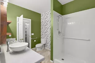 8165 NE Wilkins St, Hillsboro, OR 97006 - Photo 5