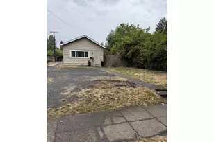 736 5th St, Springfield, OR 97477 - Photo 1