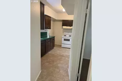 736 5th St, Springfield, OR 97477 - Photo 9
