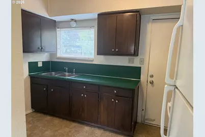 736 5th St, Springfield, OR 97477 - Photo 7