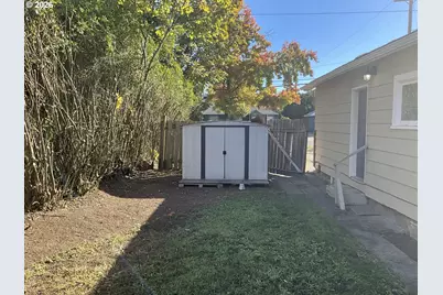 736 5th St, Springfield, OR 97477 - Photo 23