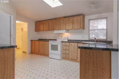 3396 Lake Vanessa Cir NW, Salem, OR 97304 - Photo 11