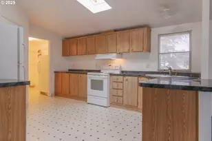 3396 Lake Vanessa Cir NW, Salem, OR 97304 - Photo 11