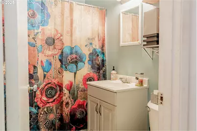 9023 SE Ankeny St, Portland, OR 97216 - Photo 11