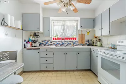 9023 SE Ankeny St, Portland, OR 97216 - Photo 7