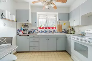 9023 SE Ankeny St, Portland, OR 97216 - Photo 7