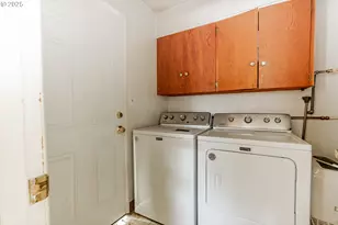 9023 SE Ankeny St, Portland, OR 97216 - Photo 33