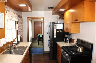 212 Park St, Riddle, OR 97469 - Photo 11