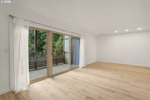 3046 SW Florida Ct, Portland, OR 97219 - Photo 9