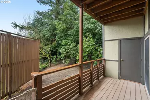 3046 SW Florida Ct, Portland, OR 97219 - Photo 11