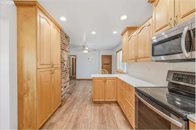 7910 N McKenna Ave, Portland, OR 97203 - Photo 11