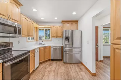 7910 N McKenna Ave, Portland, OR 97203 - Photo 11