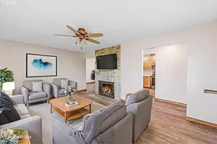 7910 N McKenna Ave, Portland, OR 97203 - Photo 3