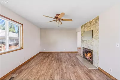 7910 N McKenna Ave, Portland, OR 97203 - Photo 5