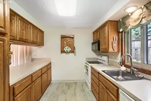 16615 NE Halsey St, Portland, OR 97230 - Photo 11