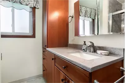 16615 NE Halsey St, Portland, OR 97230 - Photo 17