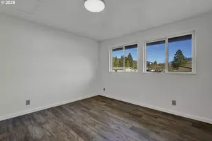 76330 Rainbow St, Oakridge, OR 97463 - Photo 23