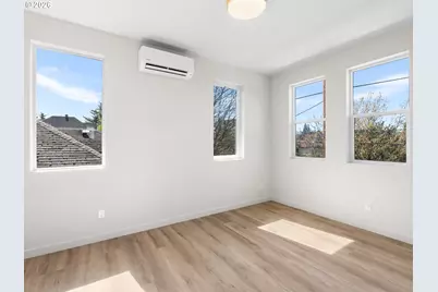 5870 N Missouri Ave, Portland, OR 97217 - Photo 9