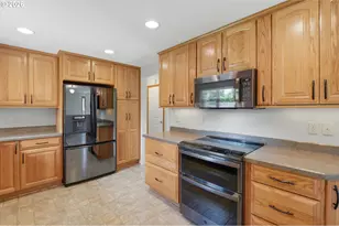 801 SE 37th Ave, Hillsboro, OR 97123 - Photo 13