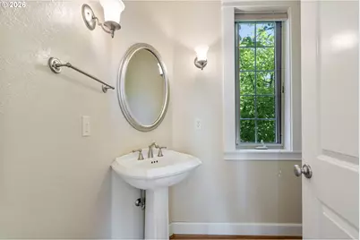 2633 NW Holloway Dr, Portland, OR 97229 - Photo 13