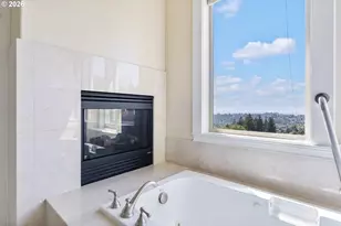 2633 NW Holloway Dr, Portland, OR 97229 - Photo 17