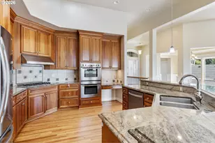 2633 NW Holloway Dr, Portland, OR 97229 - Photo 11