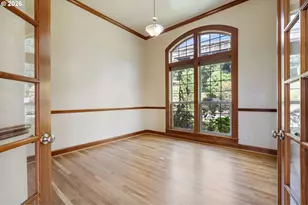 2633 NW Holloway Dr, Portland, OR 97229 - Photo 5