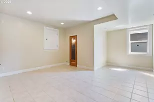 2633 NW Holloway Dr, Portland, OR 97229 - Photo 25