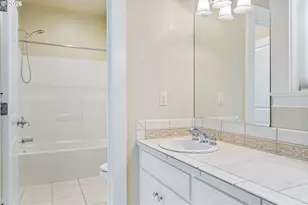 2633 NW Holloway Dr, Portland, OR 97229 - Photo 29