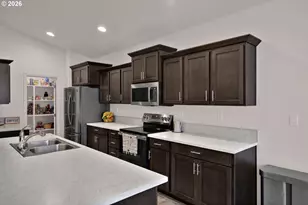 789 S 52nd Pl, Springfield, OR 97478 - Photo 13