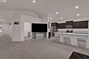 789 S 52nd Pl, Springfield, OR 97478 - Photo 9