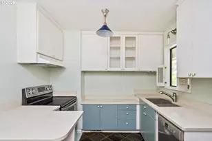 1827 SW Dewitt St, Portland, OR 97239 - Photo 13