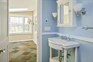 1827 SW Dewitt St, Portland, OR 97239 - Photo 19