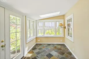 1827 SW Dewitt St, Portland, OR 97239 - Photo 15