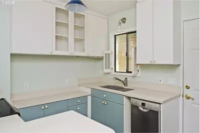 1827 SW Dewitt St, Portland, OR 97239 - Photo 11