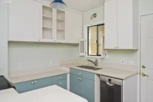 1827 SW Dewitt St, Portland, OR 97239 - Photo 11
