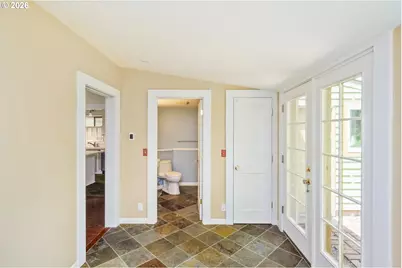 1827 SW Dewitt St, Portland, OR 97239 - Photo 17